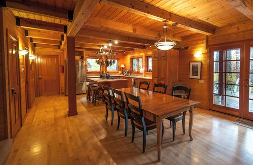 Cle Elum Cabina | Riverside Cabin in Cle Elum. Pet Friendly!