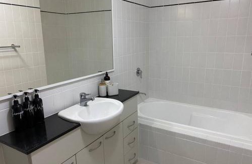 Perth Central Business District Apartamento | RIVERSIDE CITY VIEW PARKING NETFLIX WIFI WINE FREE