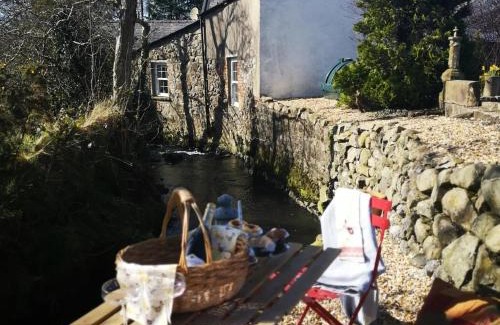 Ballyclare Casa | Riverside Cottage at Logwood Mill