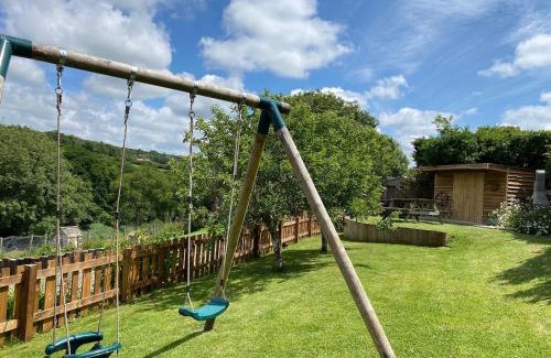 Bodmin Casa | Riverside farm cottage on private wildlife estate 3-bedrooms