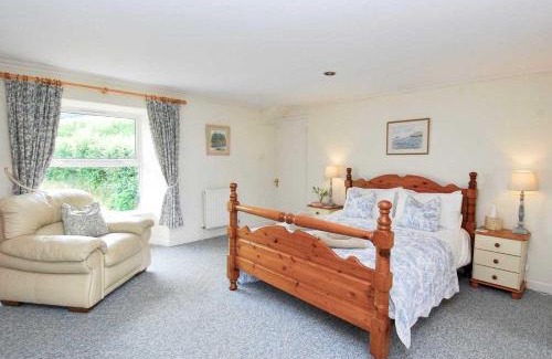 Bodmin Casa | Riverside farm cottage on private wildlife estate 3-bedrooms