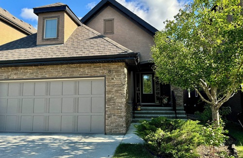 Quarry Park Casa | Riverside Haven in Quarry Park. Classy bungalow close to fun & nature.