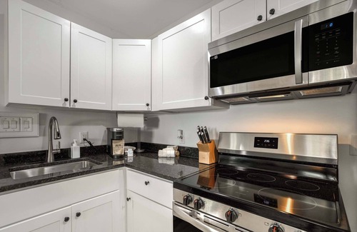 Braden River Apartamento | Riverside Hut! Cozy Getaway w/ Tiki Hut & Firepit
