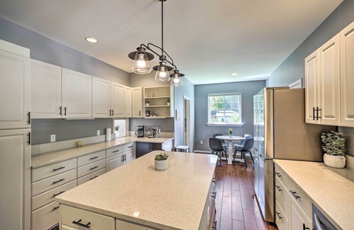 North Bend Casa | Riverside North Bend Oasis: Stunning Mountain View