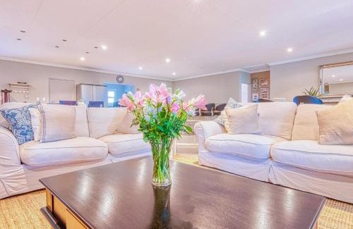 Vanderbijlpark Casa | Riverside Rhapsody, Vaal River, Vanderbijlpark, 6 Adults and 4 Children