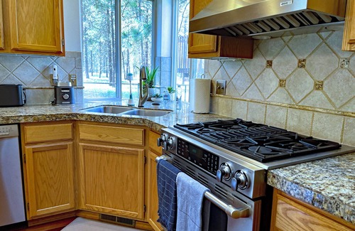 Nine Mile Falls Casa | Riverside State Park 3,000 ft. HOME, SPA, private ARCADE, Fire-Pit, 5BD