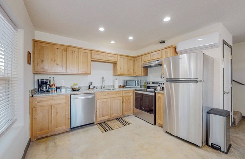 Barelas Casa | Riverside Townhome