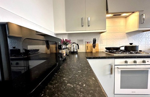Middlesbrough Casa | Riverside View by Blue Skies Stays