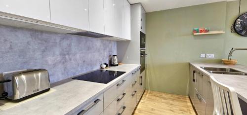 Grangetown Apartamento | Riverview Apartments by Switchback Stays
