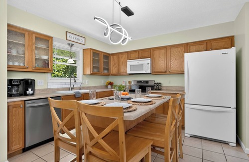 Aurora Casa | Riverview Home Near Creation Museum/Ark/Ski/Bikes/Cincinnati/Hot Tub-Sleeps 11