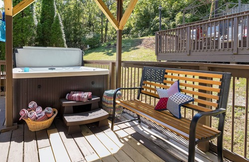 Aurora Casa | Riverview Home Near Creation Museum/Ark/Ski/Bikes/Cincinnati/Hot Tub-Sleeps 11