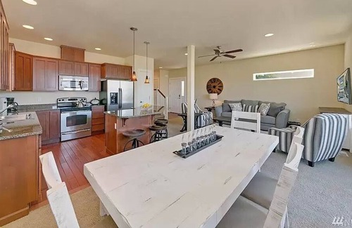 Quincy Casa | Riverview Villa