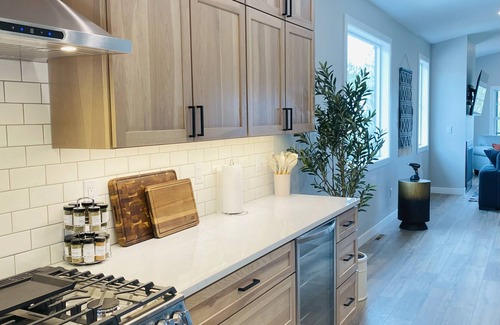 Duluth Casa | RiverWest Rivers Edge on the River - Brand New - Hot Tub