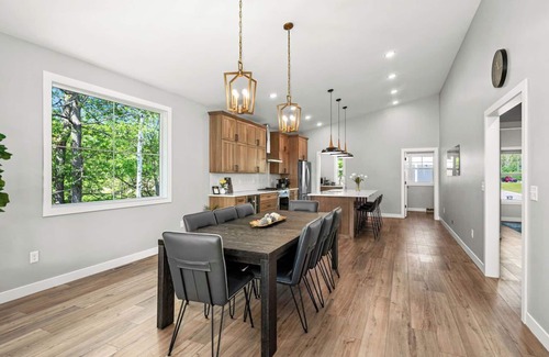 Duluth Casa | RiverWest Vista - Base Spirit Mtn, Riverfront, Sauna, Dog Friendly, 20% off Bike Rentals