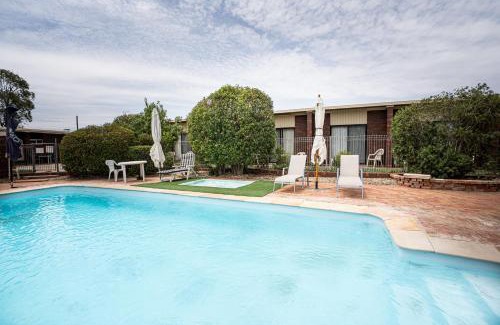 Deniliquin Hotel | Riviana Motel
