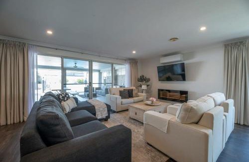 Dubbo Casa | Riviera Retreat - Pool & Outdoor Kitchen