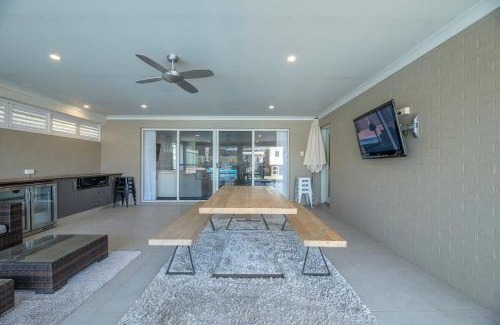 Dubbo Casa | Riviera Retreat - Pool & Outdoor Kitchen