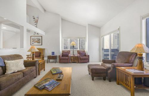 Moose Wilson Road Apartamento | RMR: Mountain Ash 1 Condo in The AspensWilsonWY