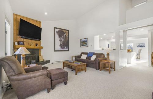 Moose Wilson Road Apartamento | RMR: Mountain Ash 1 Condo in The AspensWilsonWY