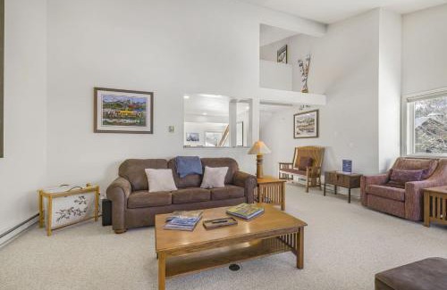 Moose Wilson Road Apartamento | RMR: Mountain Ash 1 Condo in The AspensWilsonWY