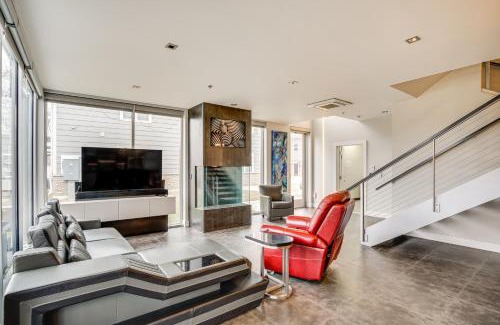 Elkhart Lake Casa | Road America Retreat Modern Villa with Garage!