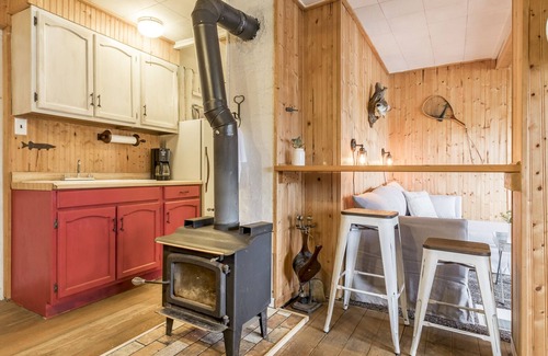 St Germain Cabaña | Retiro de caminos en el lago perdido