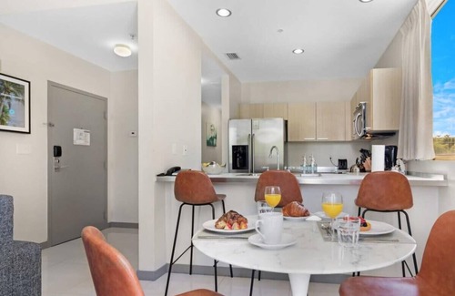 Brickell Casa | Roami at Habitat Brickell | Pool + Balcony | 1 Bed