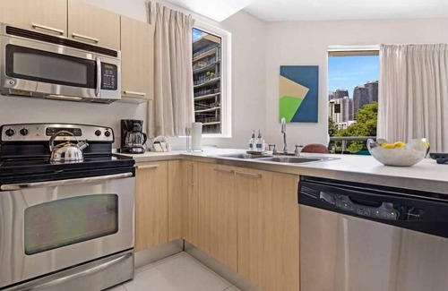 Brickell Casa | Roami at Habitat Brickell | Pool + Balcony | 1 Bed