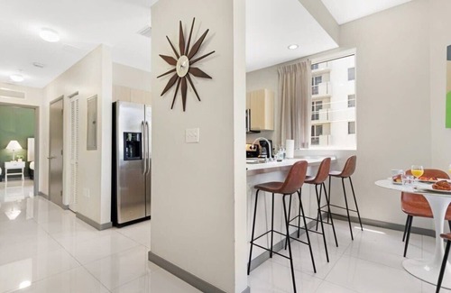 Brickell Casa | Roami at Habitat Brickell | Pool + Balcony | 1 Bed