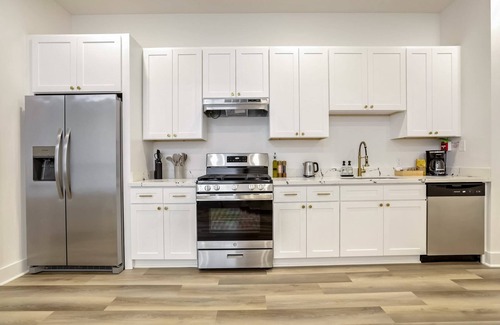 Arts/Warehouse District Casa | Roami at The Churchill | 2 Bedroom