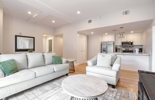 Arts/Warehouse District Casa | Roami at The Churchill | 2 Bedroom Penthouse