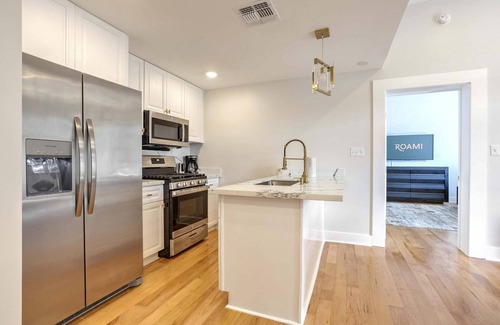 Arts/Warehouse District Casa | Roami at The Churchill | 2 Bedroom Penthouse