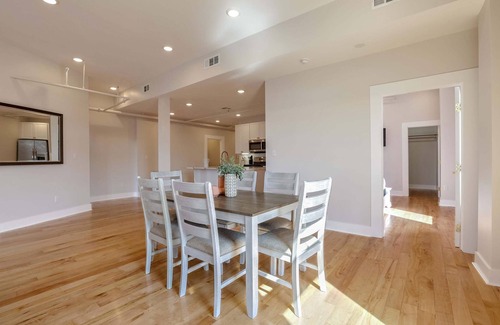 Arts/Warehouse District Casa | Roami at The Churchill | 3 Bedroom w/Balcony