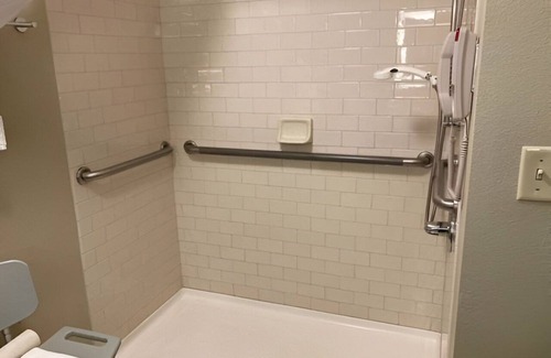 Roanoke Cabina | Roanoke ADA Room | Park View + Resort Amenities