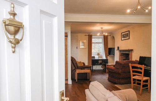 Askam-in-Furness Cabaña | ROANVIEW COTTAGE, family friendly, with open fire in Askam-In-Furness