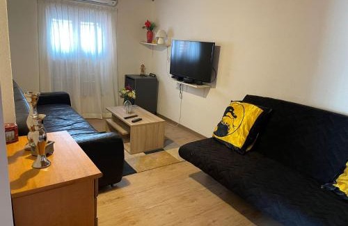 Novigrad Apartamento | Robbin met Airco Wifi en Zwembad
