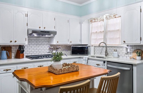Washington Apartamento | Roberson House: Private Pool|Walk to Downtown|Sleeps 12