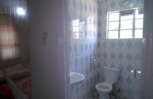 Kisumu Casa | Robert's Village Inn