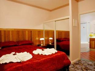 Merimbula Casa | Robyn's Nest Lakeside Resort