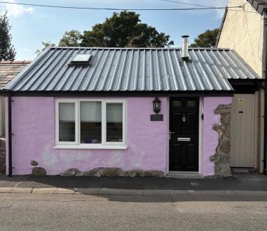Brynsiencyn Casa | Robyns Retreat - Cosy Hideaway Perfect To Explore
