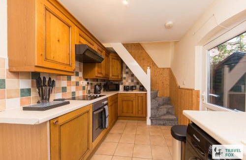 Rocester Casa | Rocester Rest close to Alton Towers & JCB, Netflix