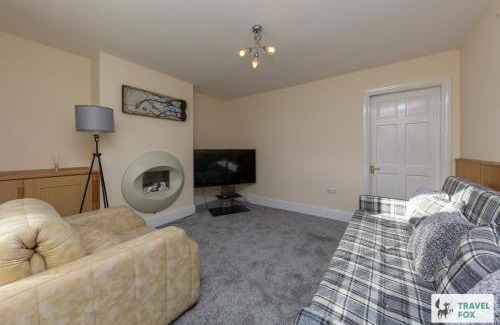 Rocester Casa | Rocester Rest close to Alton Towers & JCB, Netflix
