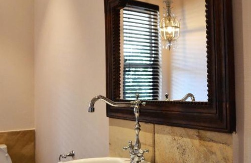 Komani Casa | Roche House