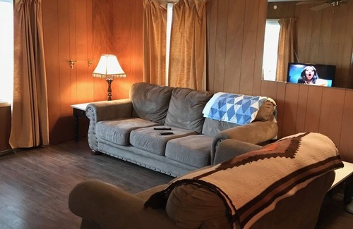 Cedar Vale Casa | Rock Bottom Cottage - Cedar Vale Kansas