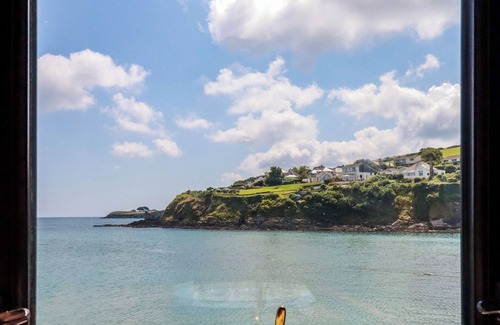 Portmellon Cabaña | ROCK COTTAGE, pet friendly, country holiday cottage in Mevagissey
