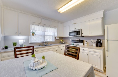 Rock Hill Cabaña | Rock Hill Cottage w/ Spacious Yard & Fire Pit!