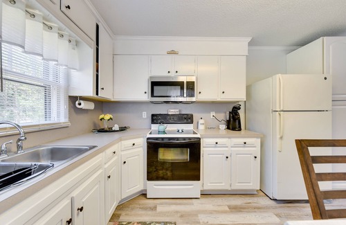 Rock Hill Cabaña | Rock Hill Cottage w/ Spacious Yard & Fire Pit!