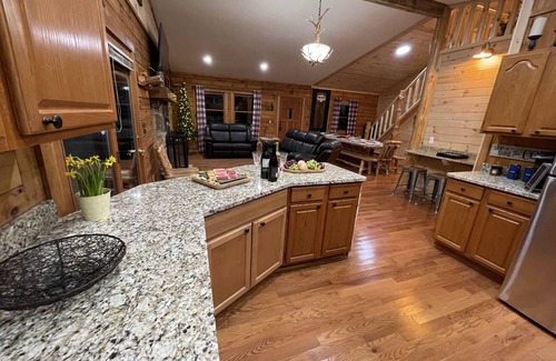 Laurelville Cabina | Rock House Cabins in Hocking Hills, OH. Located beside Rock House State Park.