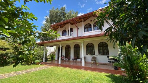 Katugastota Casa | Rock House Villa