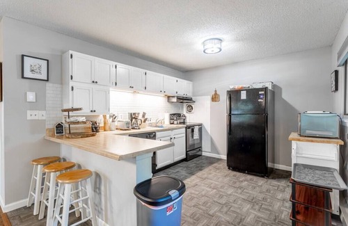 East Stroudsburg Casa | Rock Nest Hideout | Walk to Lake | Fire Pit | Hammock | Arcade